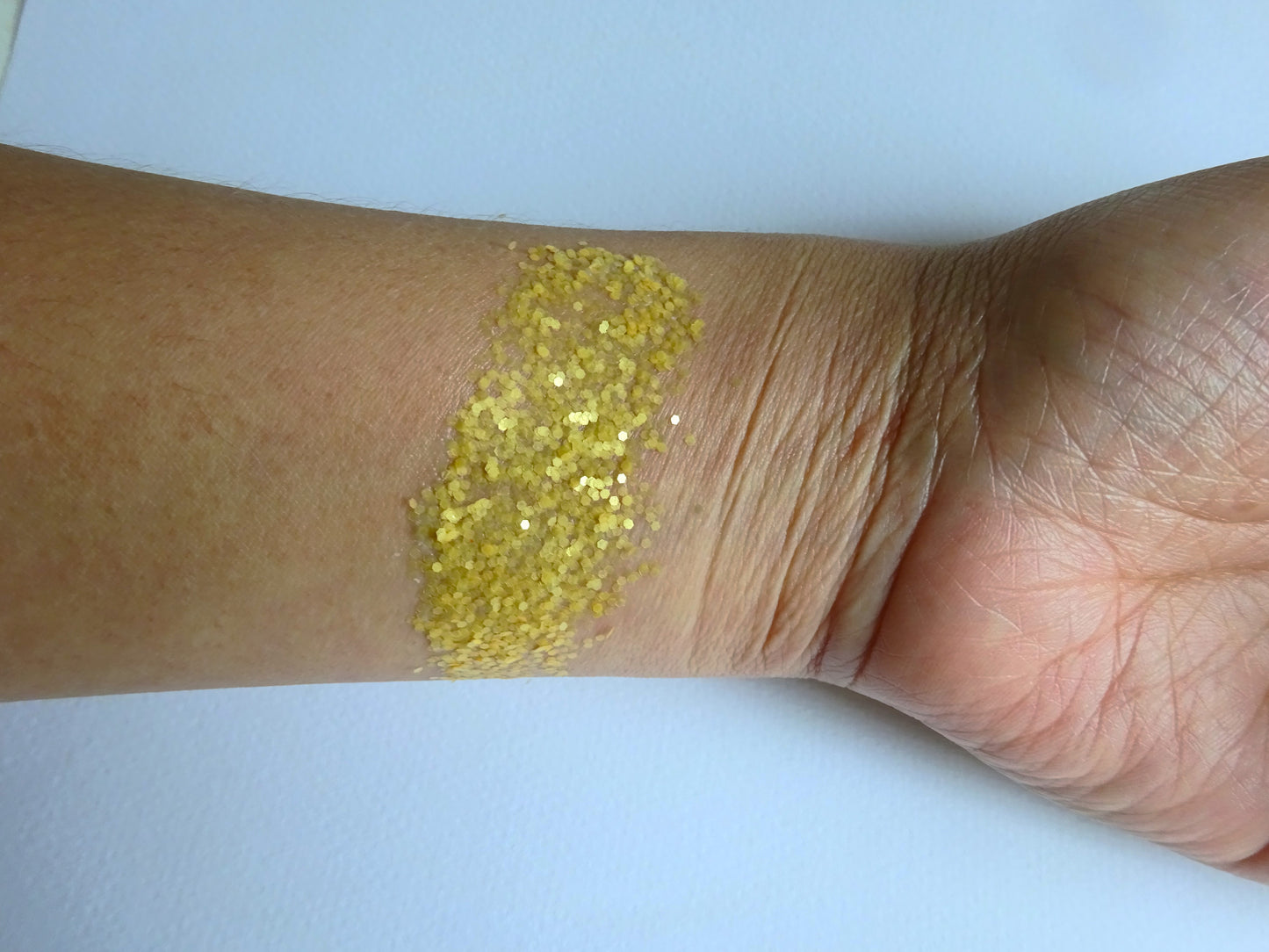 Try on Eco Glitter Light gold M-Bioabbaubarer Kosmetik Glitzer - Gesicht & Haar Make-up Schminkfarbe
