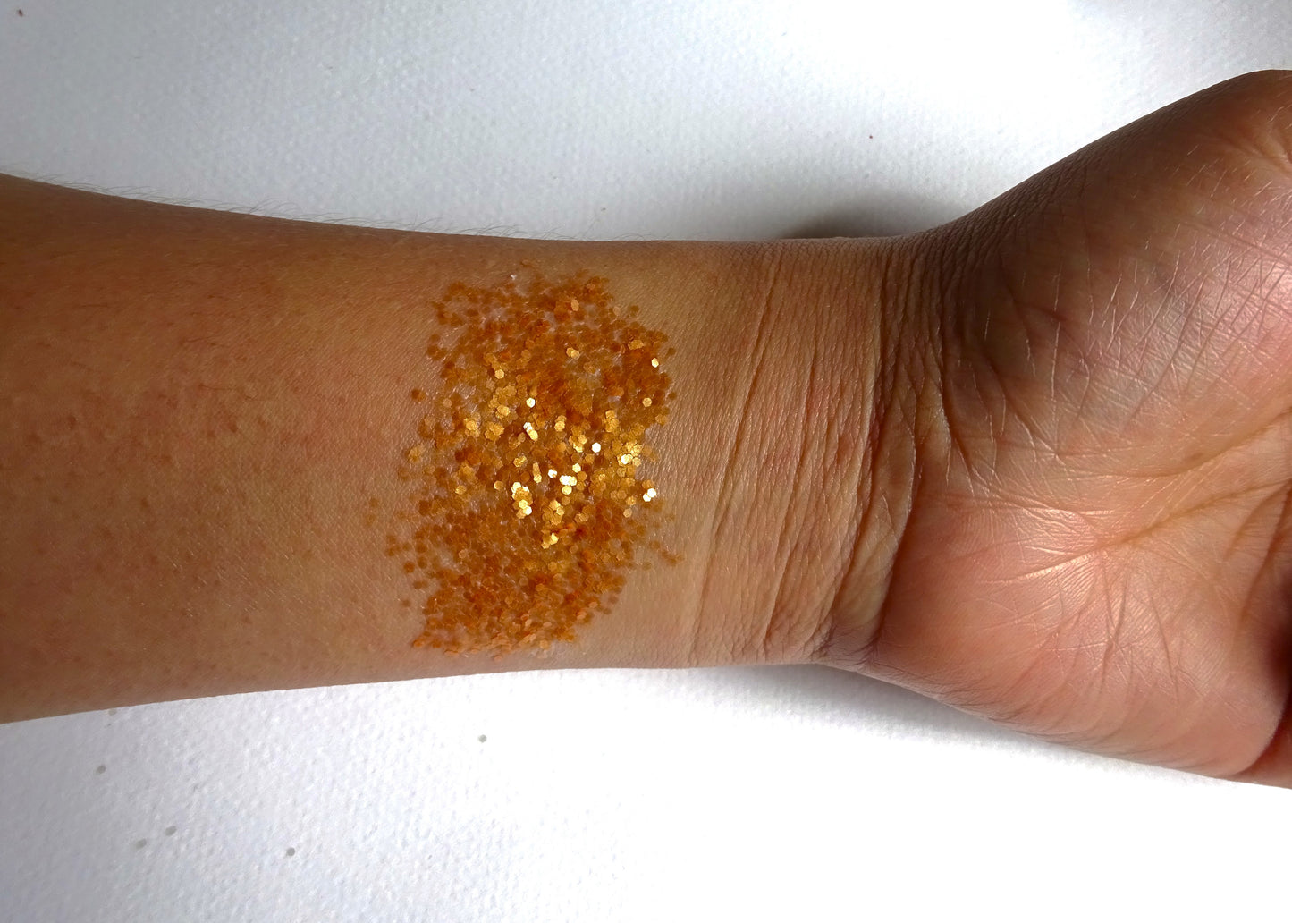 Try on Eco Glitter Dark Gold M-Bioabbaubarer Kosmetik Glitzer - Gesicht &amp; Haar Make-up Schminkfarbe